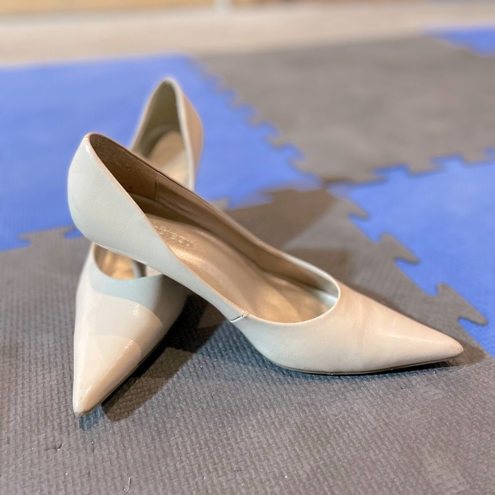 Le Chateau nude heels